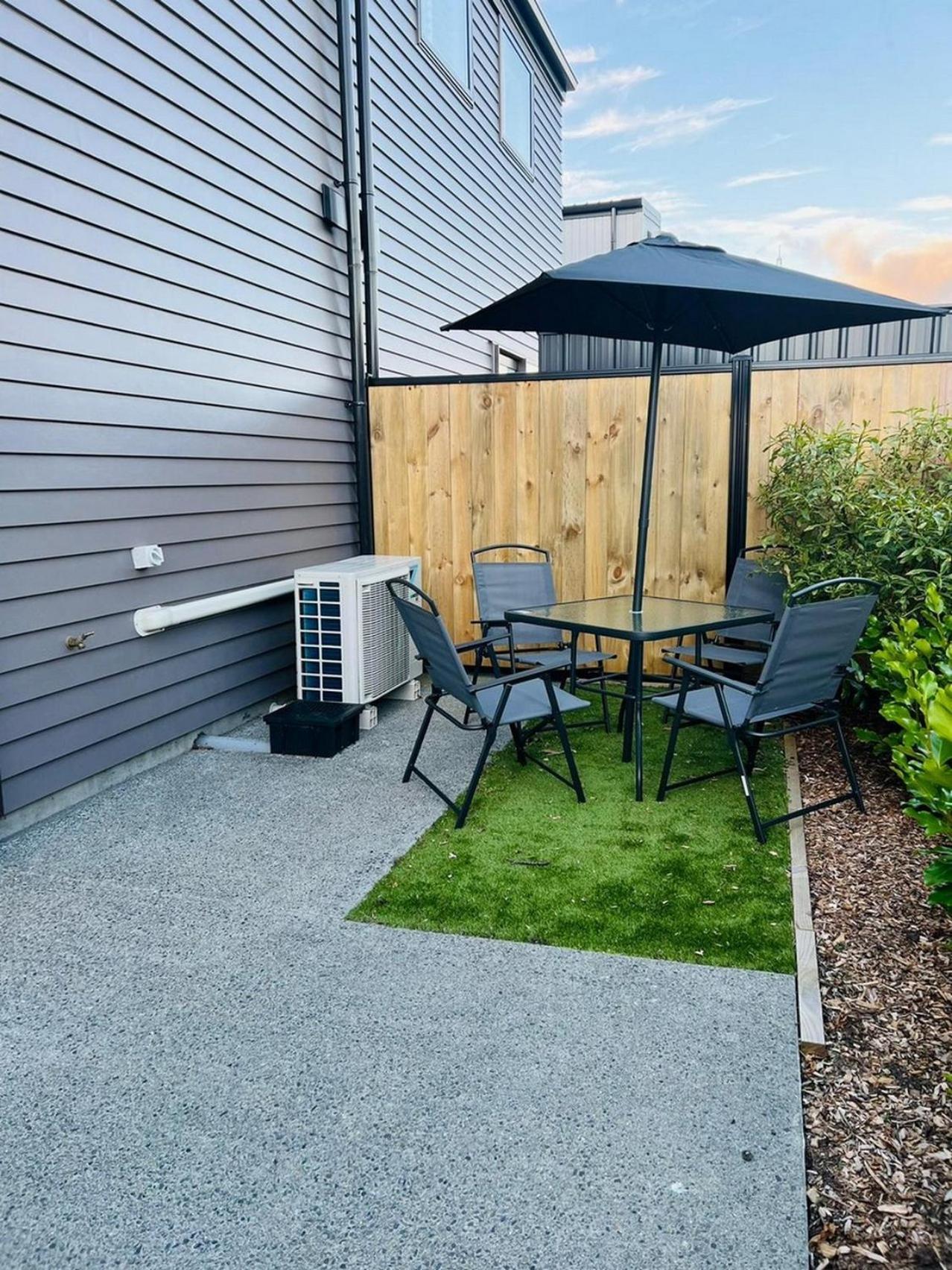 Central Modern 3-Bedroom,3- Bathroom House With Patio And Carpark- Lower Hutt City Centre المظهر الخارجي الصورة