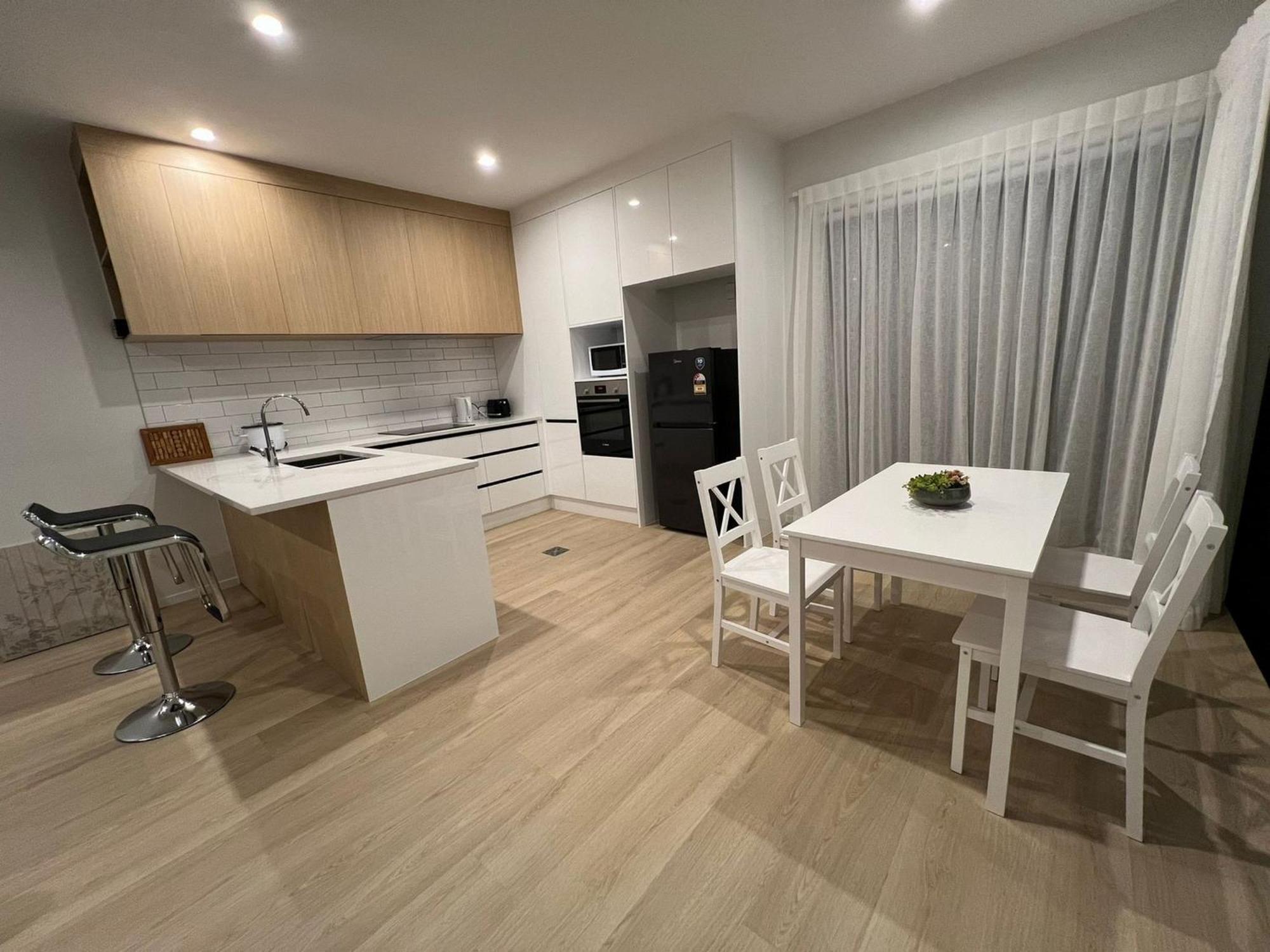 Central Modern 3-Bedroom,3- Bathroom House With Patio And Carpark- Lower Hutt City Centre المظهر الخارجي الصورة