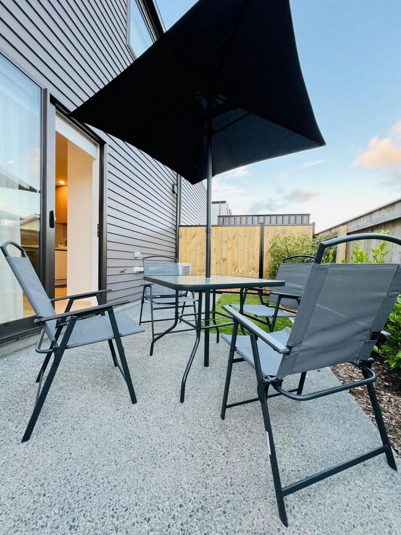 Central Modern 3-Bedroom,3- Bathroom House With Patio And Carpark- Lower Hutt City Centre المظهر الخارجي الصورة