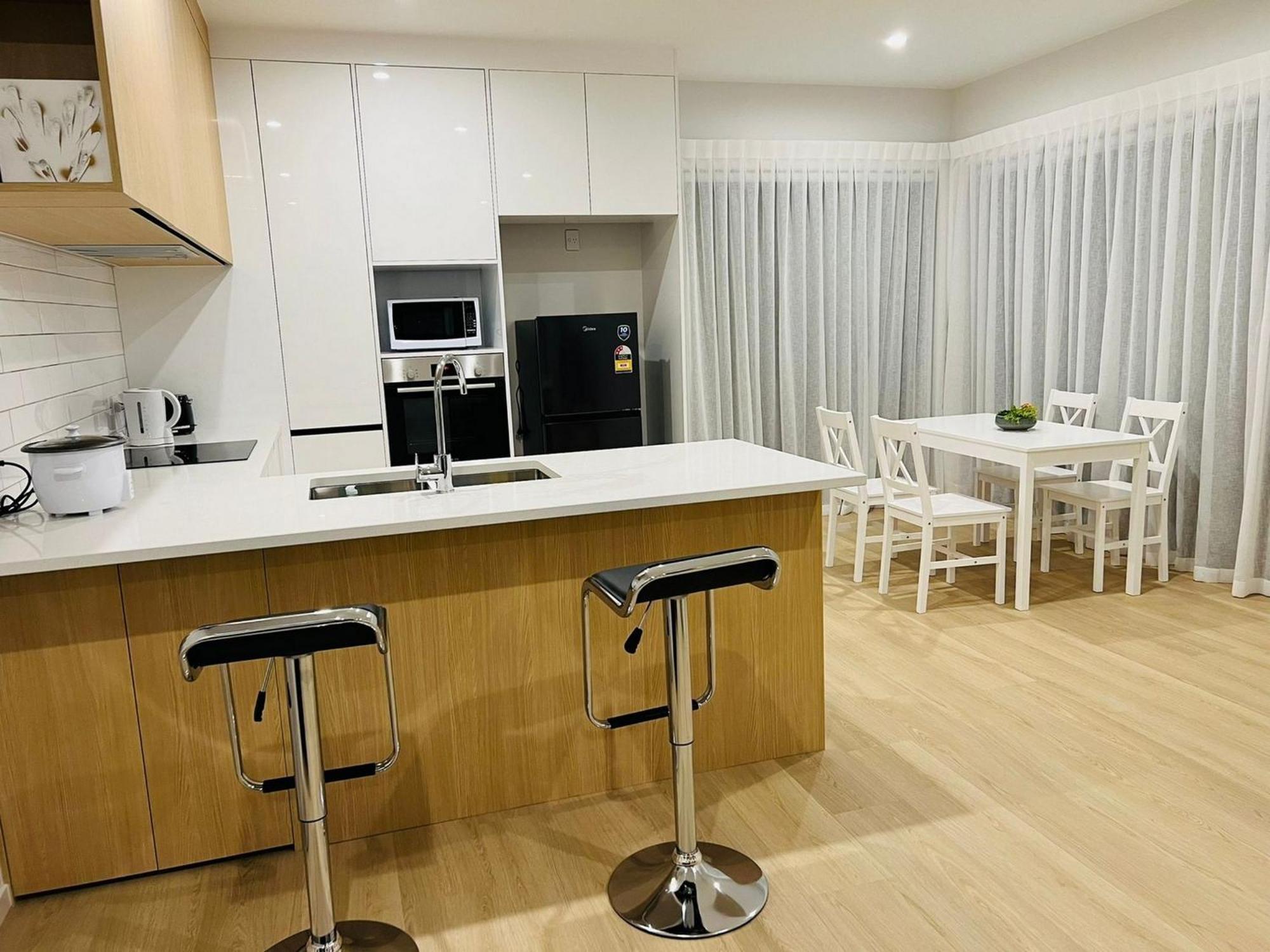 Central Modern 3-Bedroom,3- Bathroom House With Patio And Carpark- Lower Hutt City Centre المظهر الخارجي الصورة