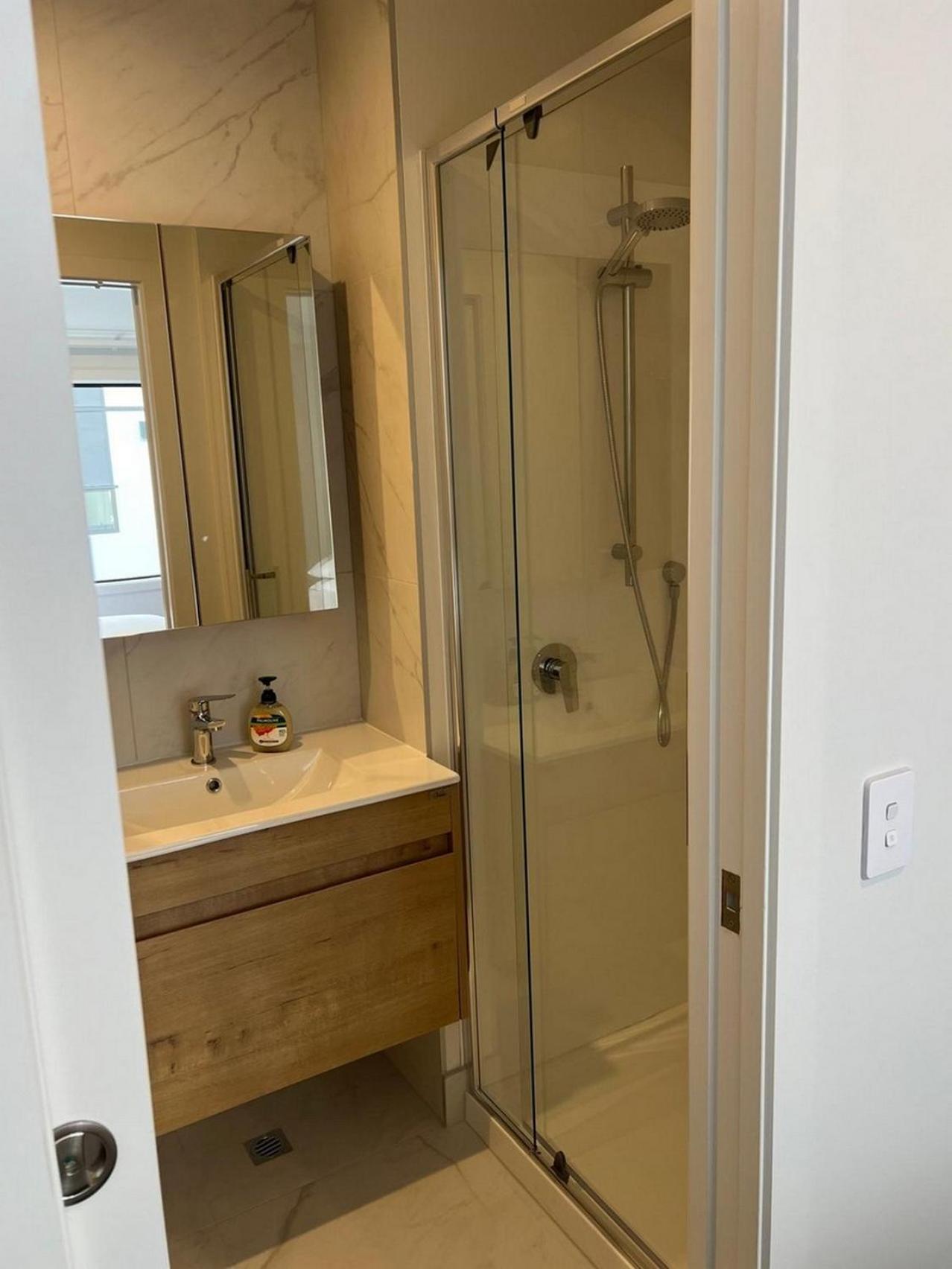 Central Modern 3-Bedroom,3- Bathroom House With Patio And Carpark- Lower Hutt City Centre المظهر الخارجي الصورة