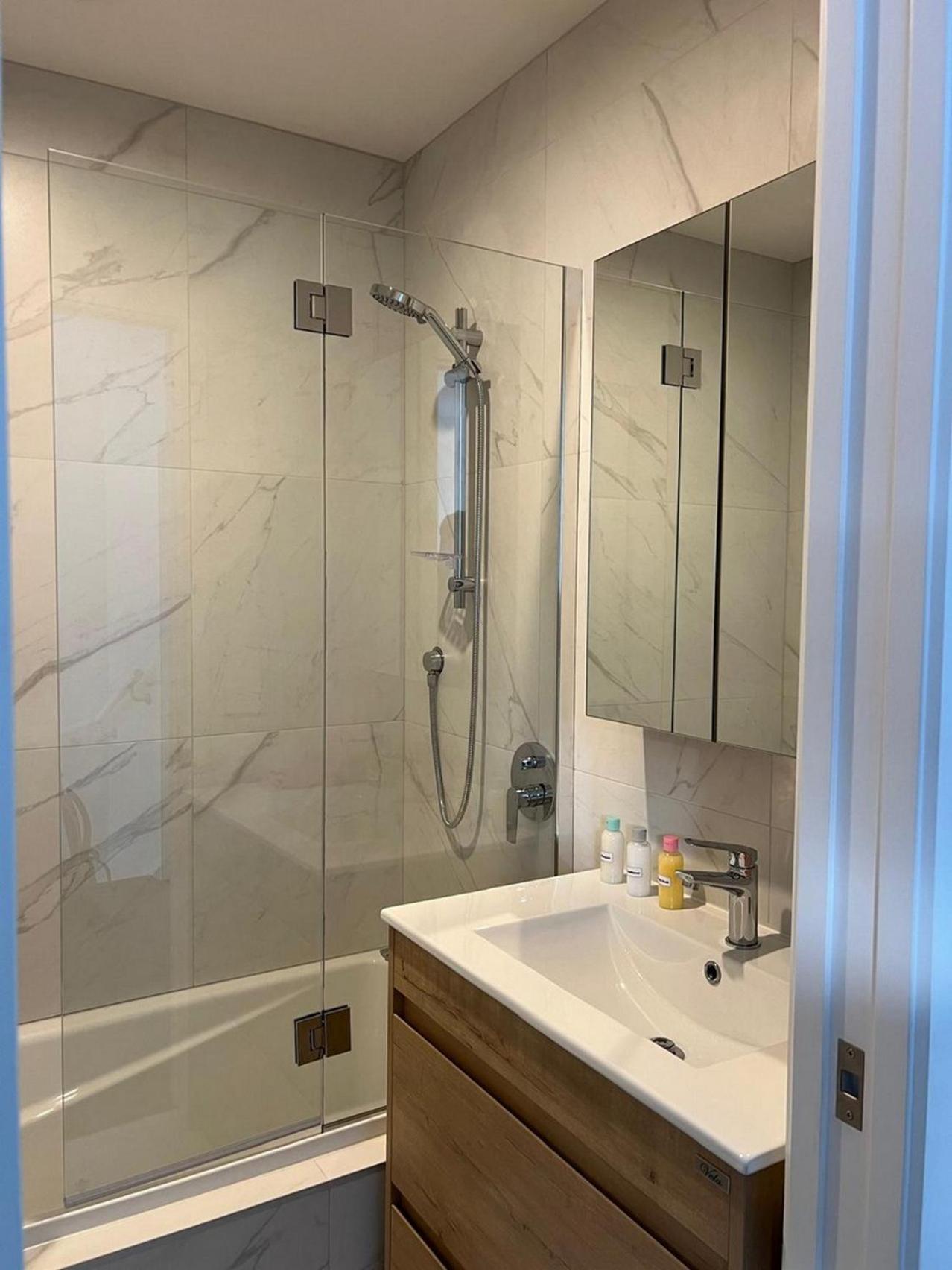 Central Modern 3-Bedroom,3- Bathroom House With Patio And Carpark- Lower Hutt City Centre المظهر الخارجي الصورة