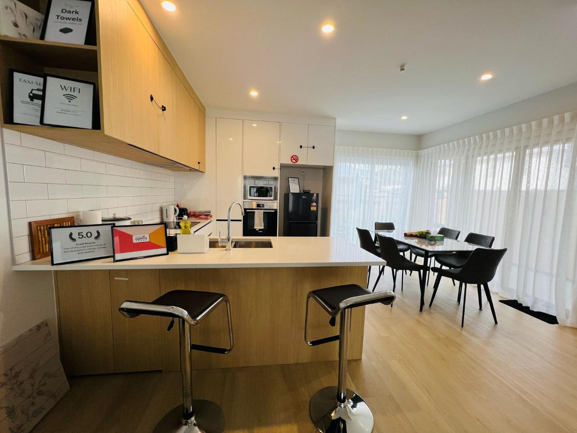 Central Modern 3-Bedroom,3- Bathroom House With Patio And Carpark- Lower Hutt City Centre المظهر الخارجي الصورة